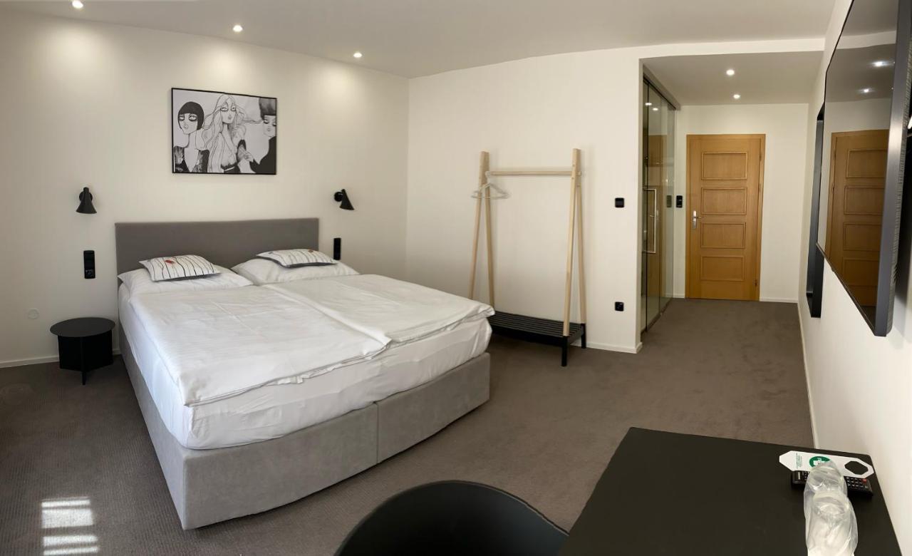 Rozmaryn Hotel B&B Rakovník エクステリア 写真